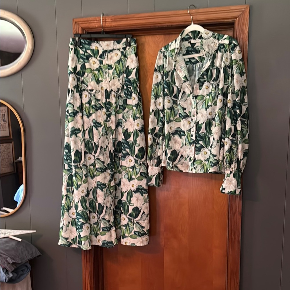 Elegant Floral Skirt Set in Green